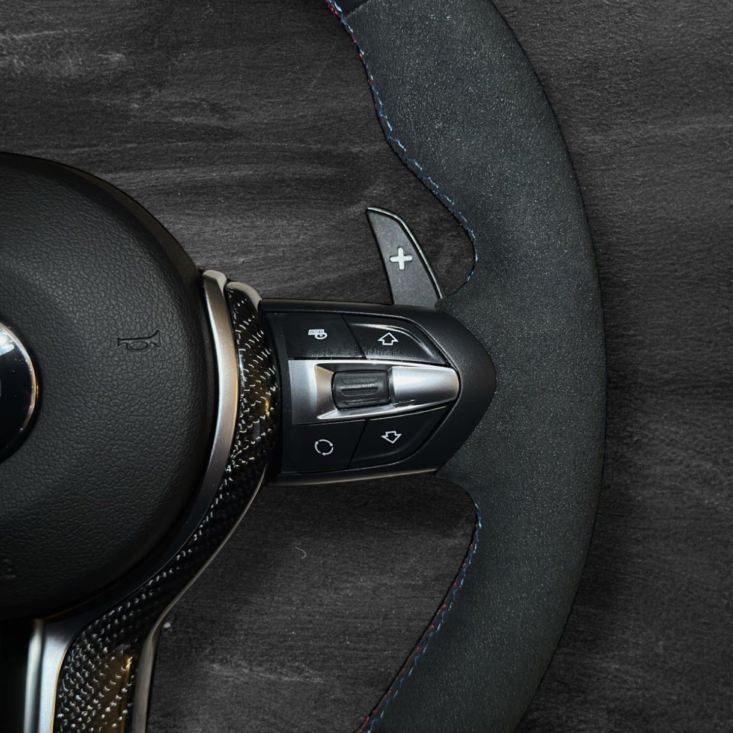 BMW F-Serie Skinn & Alcantara Ratt med Carbon Deksel
