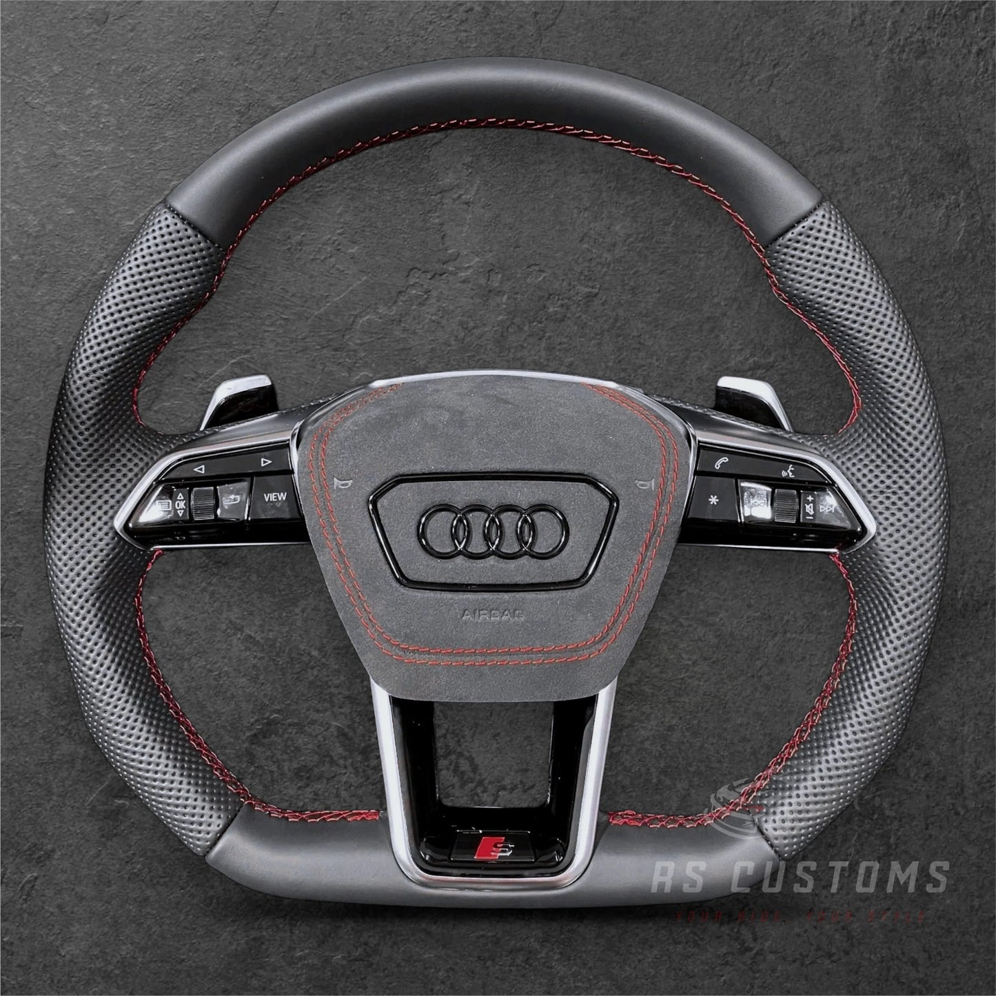 Audi C8 Flat Bunn Skinn Ratt m/ Rød Detaljer og Alcantara Airbag