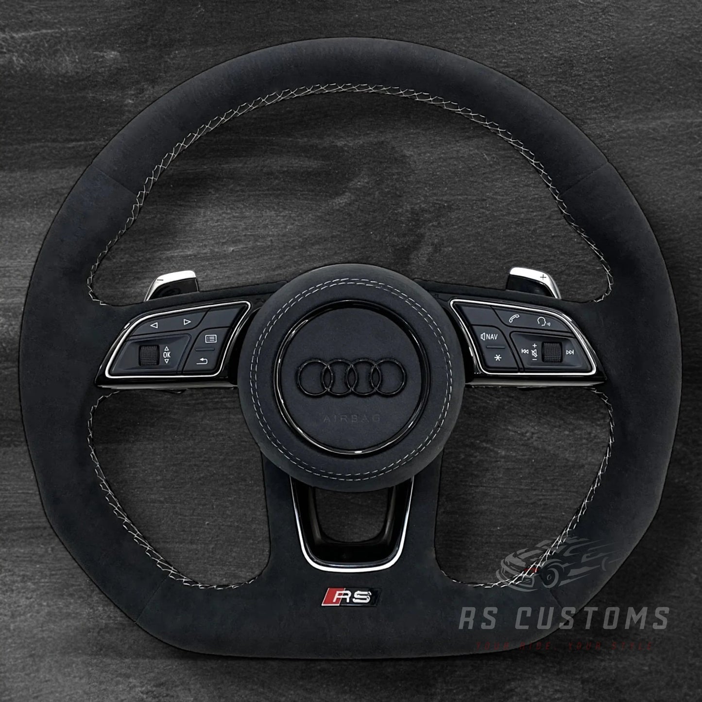 Audi RS B9 Alcantara ratt med sort logo