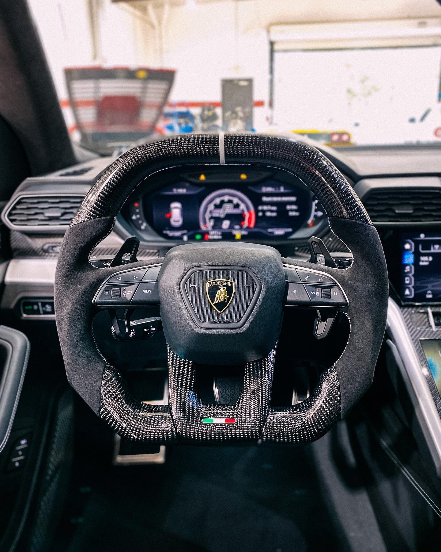 LAMBORGHINI
