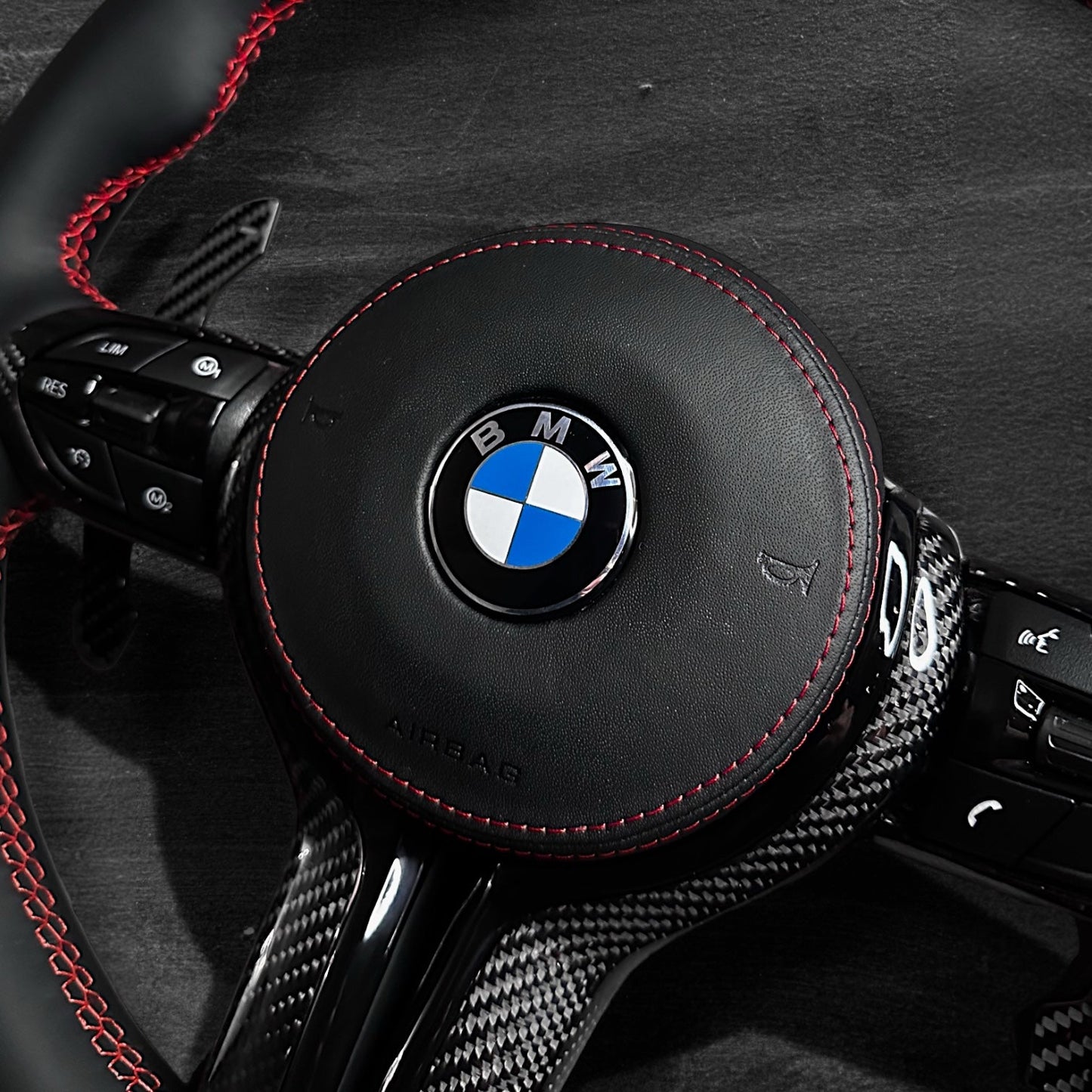 BMW F-Serie Ratt - Nappaskinn m/ Carbon Deksel & Skinn Airbag