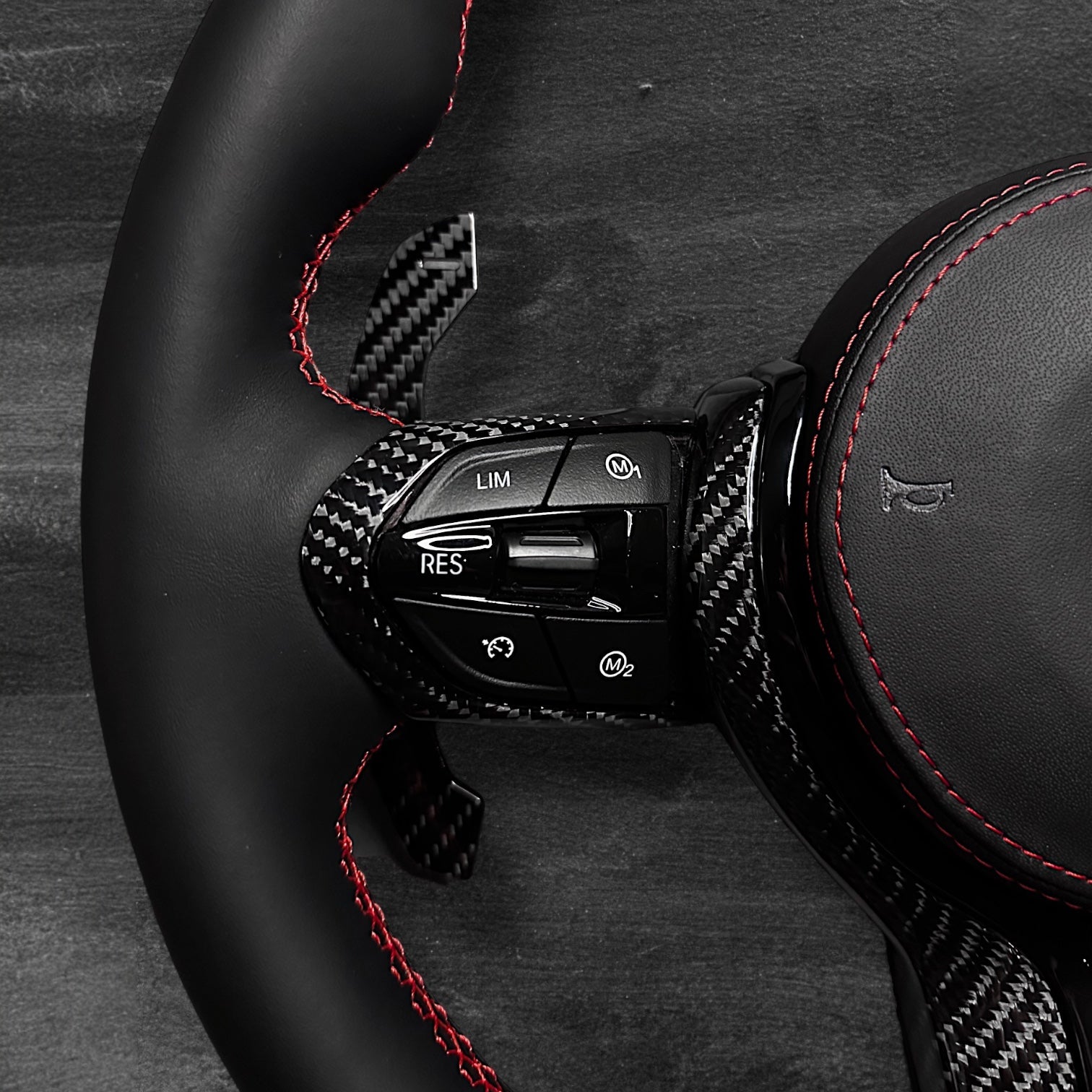 BMW F-Serie Ratt - Nappaskinn m/ Carbon Deksel & Skinn Airbag