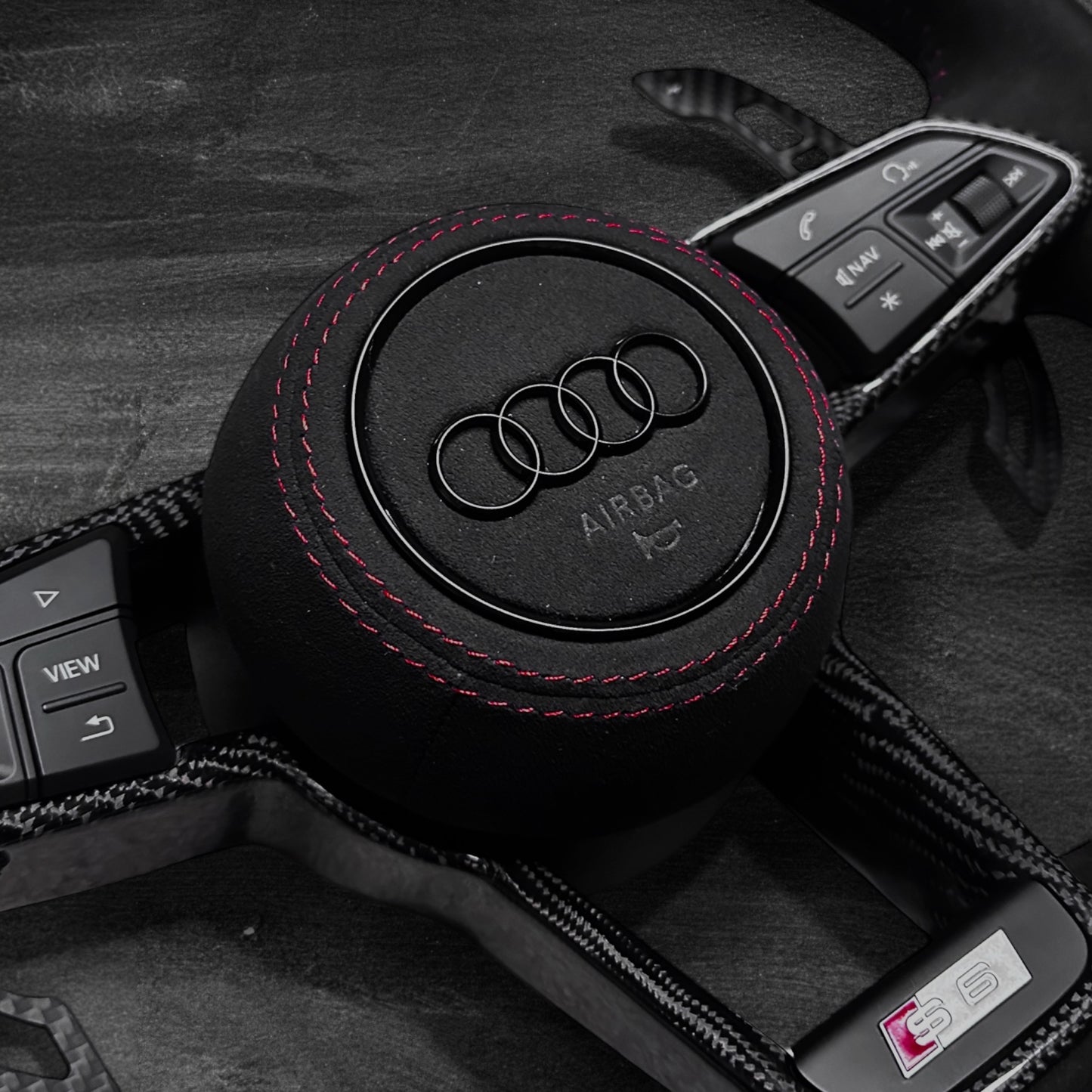 Audi TT/R8 Ratt - Alcantara m/ Carbon Deksel