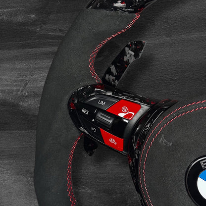 BMW F-Serie Ratt - Forged Carbon med rød flak & Alcantara m/ LED Display