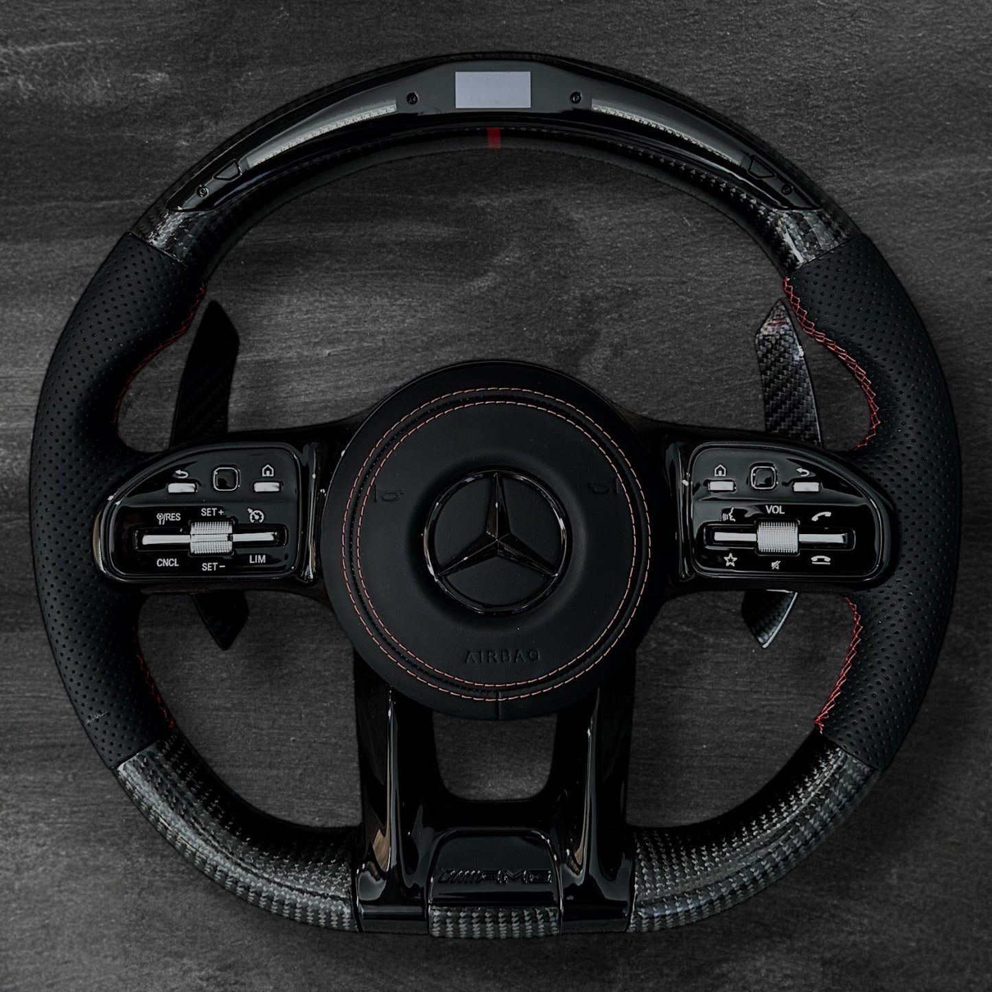 Mercedes AMG Ratt - Carbon & Perforert Skinn m/ LED Display