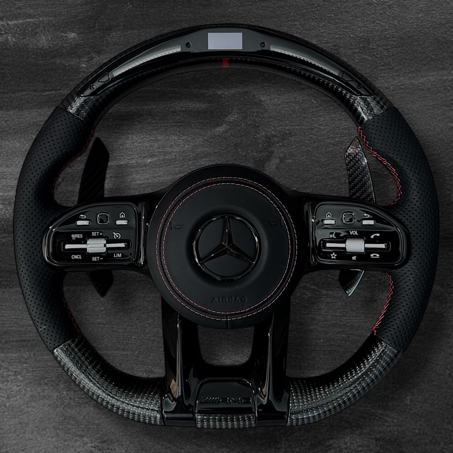 Mercedes AMG Ratt - Carbon & Perforert Skinn m/ LED Display