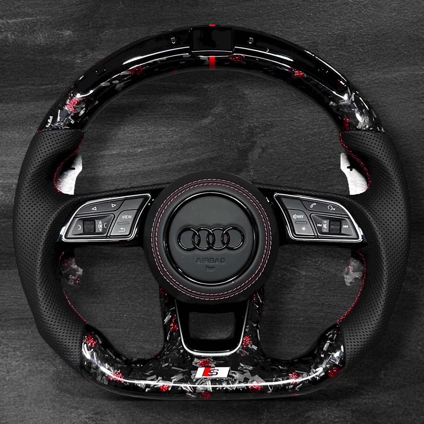 Audi RS B9 Ratt - Forged Carbon & Skinn m/ Farget flak