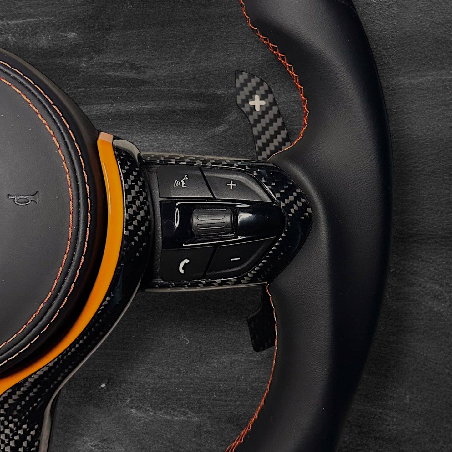 BMW F-Serie Ratt – Nappaskinn, Carbon & Fargede Detaljer m/ LED