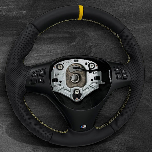 BMW E90/E91/E92/E93 Ratt m/ Perforert Skinn Uten Airbag / Uten Deksel / Ingen Paddles / Manuell Bil