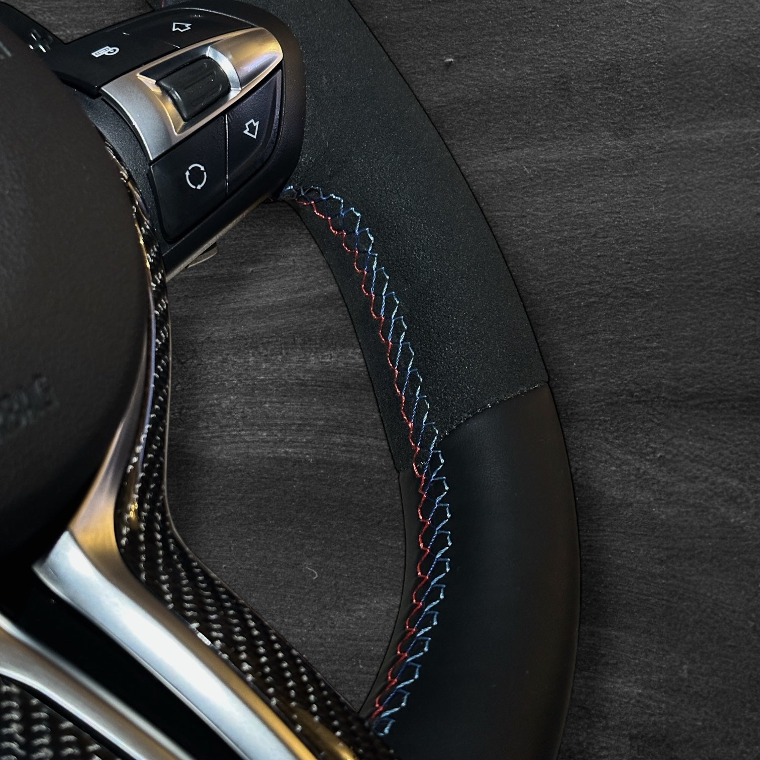 BMW F-Serie Skinn & Alcantara Ratt med Carbon Deksel