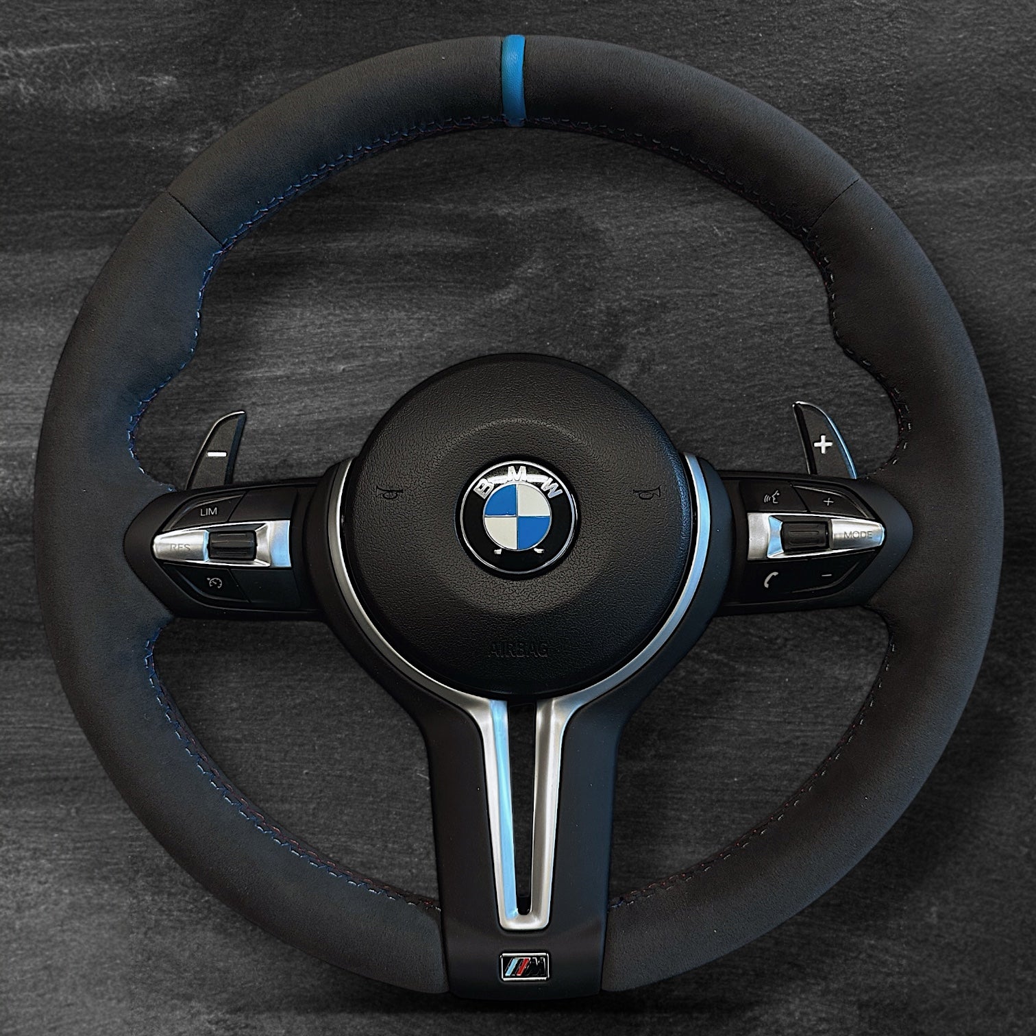BMW F-Serie Alcantara Ratt m/ Blå Stripe & M-Sømmer