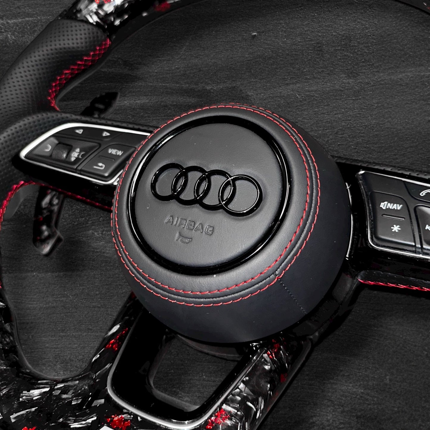 Audi RS B9 Ratt - Forged Carbon & Skinn m/ Farget flak