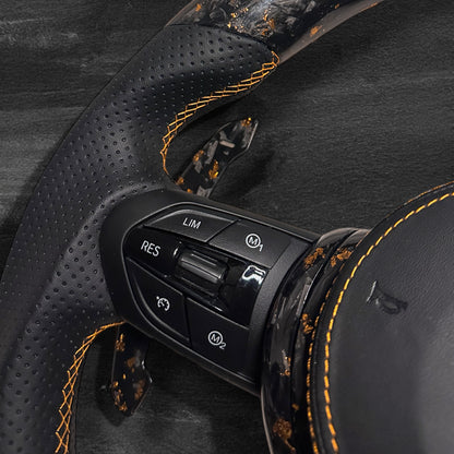 BMW F-Serie Ratt - Forged Carbon med rød flak & Alcantara m/ LED Display