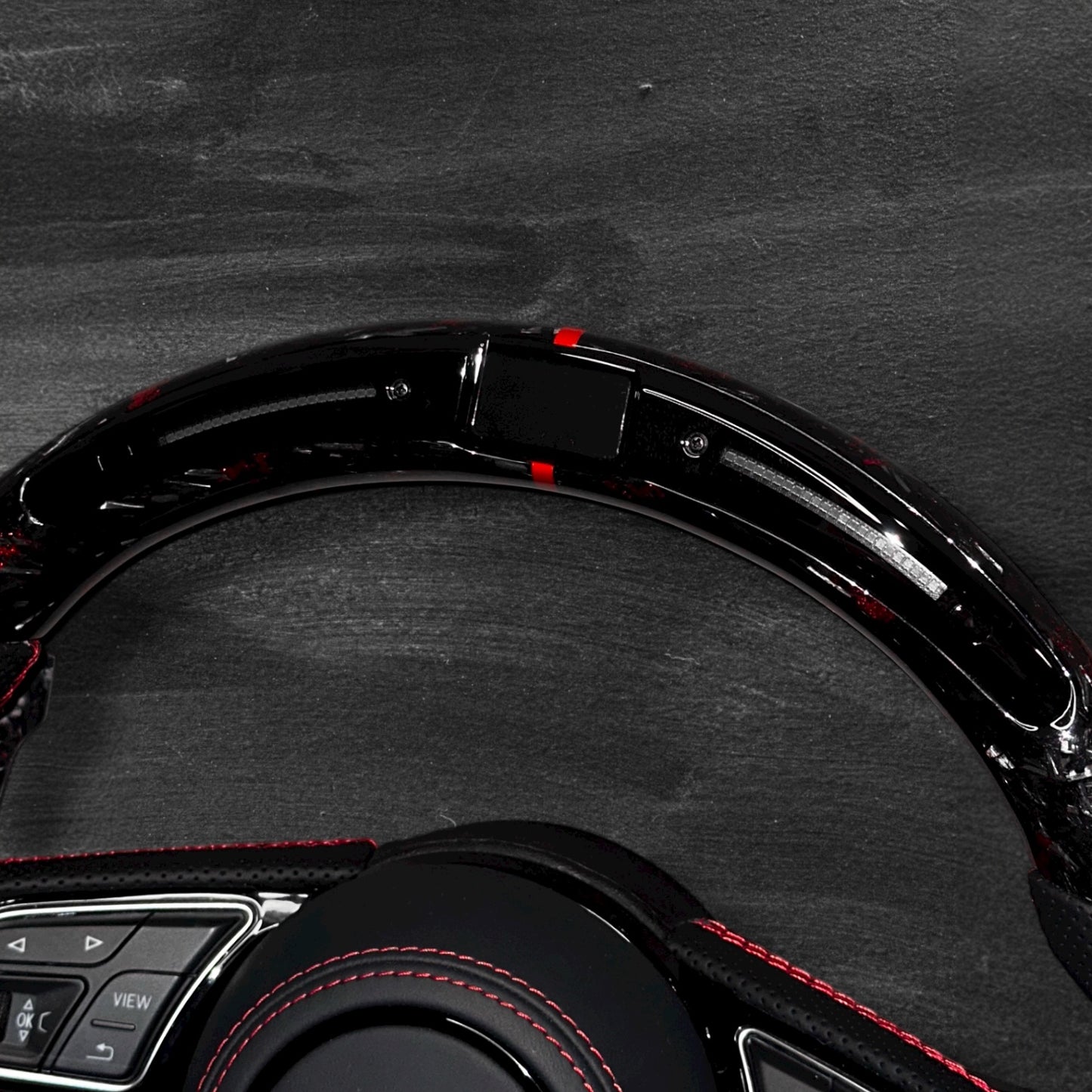 Audi RS B9 Ratt - Forged Carbon & Skinn m/ Farget flak