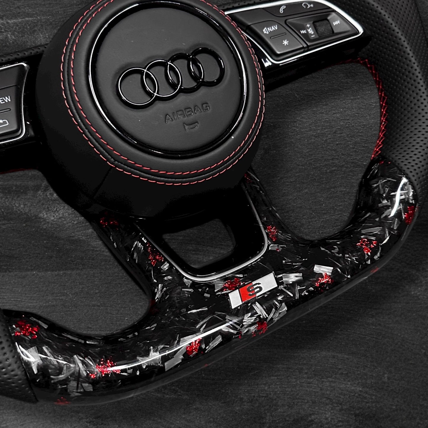 Audi RS B9 Ratt - Forged Carbon & Skinn m/ Farget flak