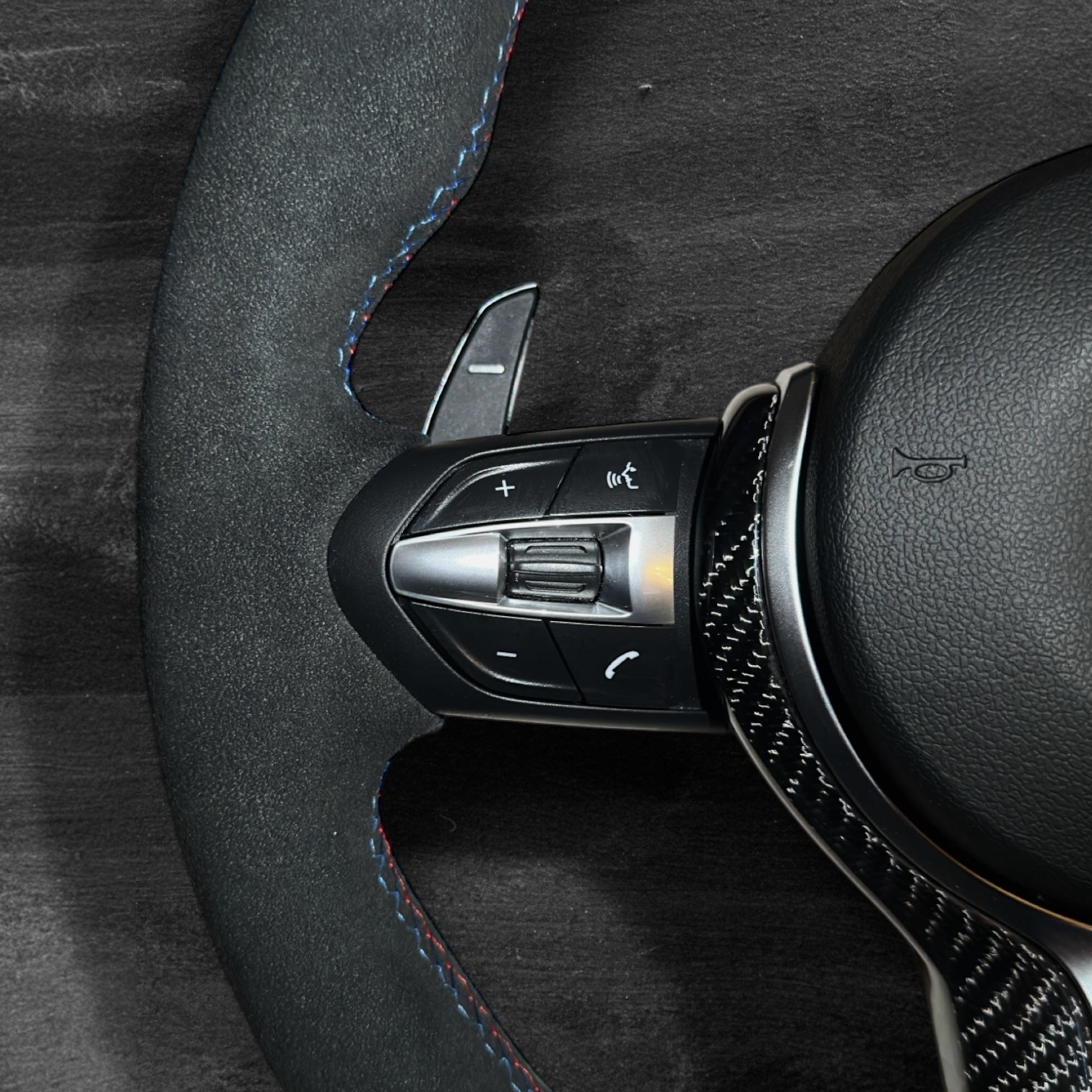 BMW F-Serie Skinn & Alcantara Ratt med Carbon Deksel