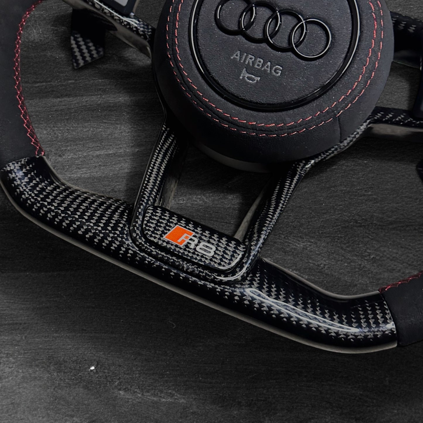 Audi R8 / TT Ratt - Carbon & Alcantara m/ Carbon Deksel