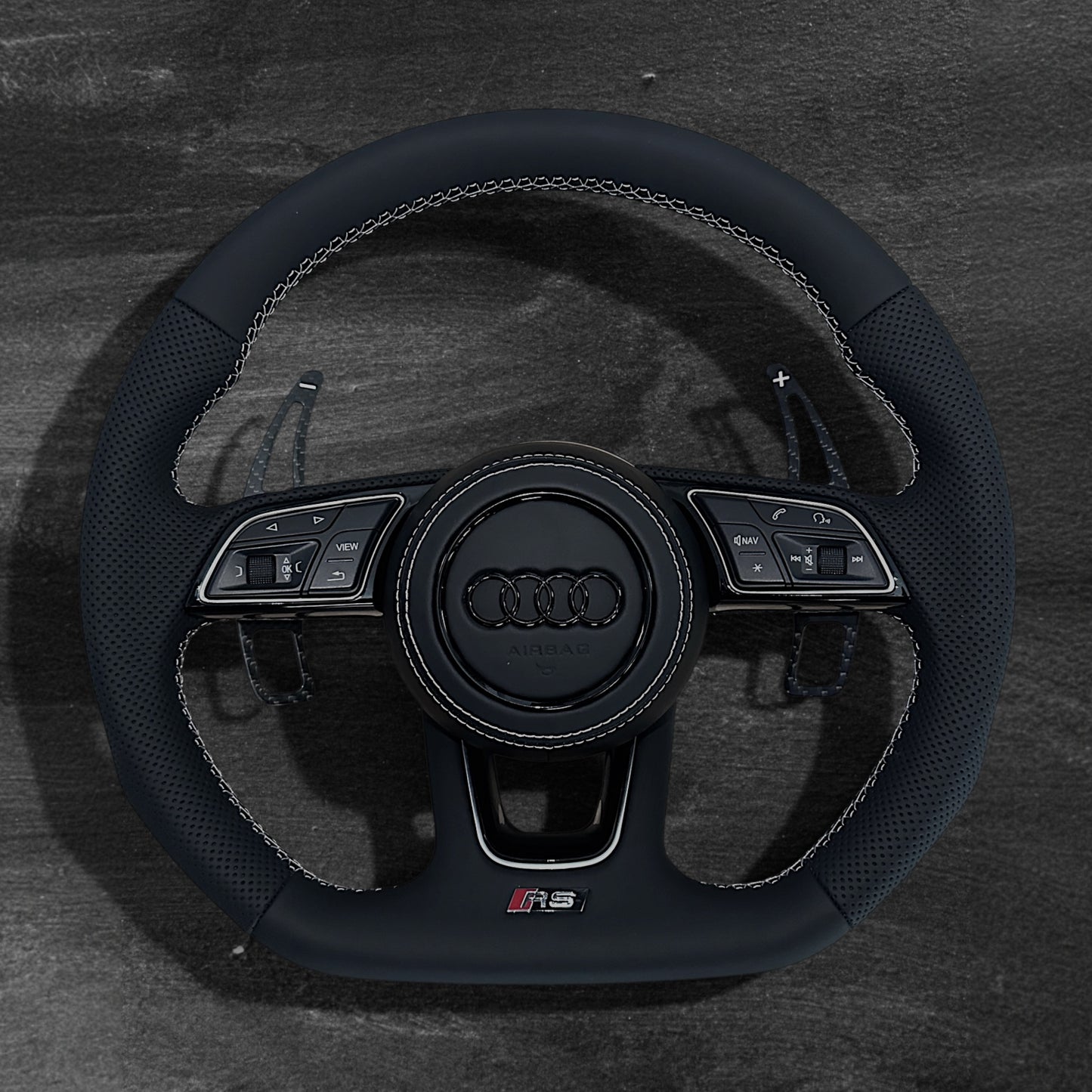 Audi RS B9 - Flat bunn m/ hel-skinn