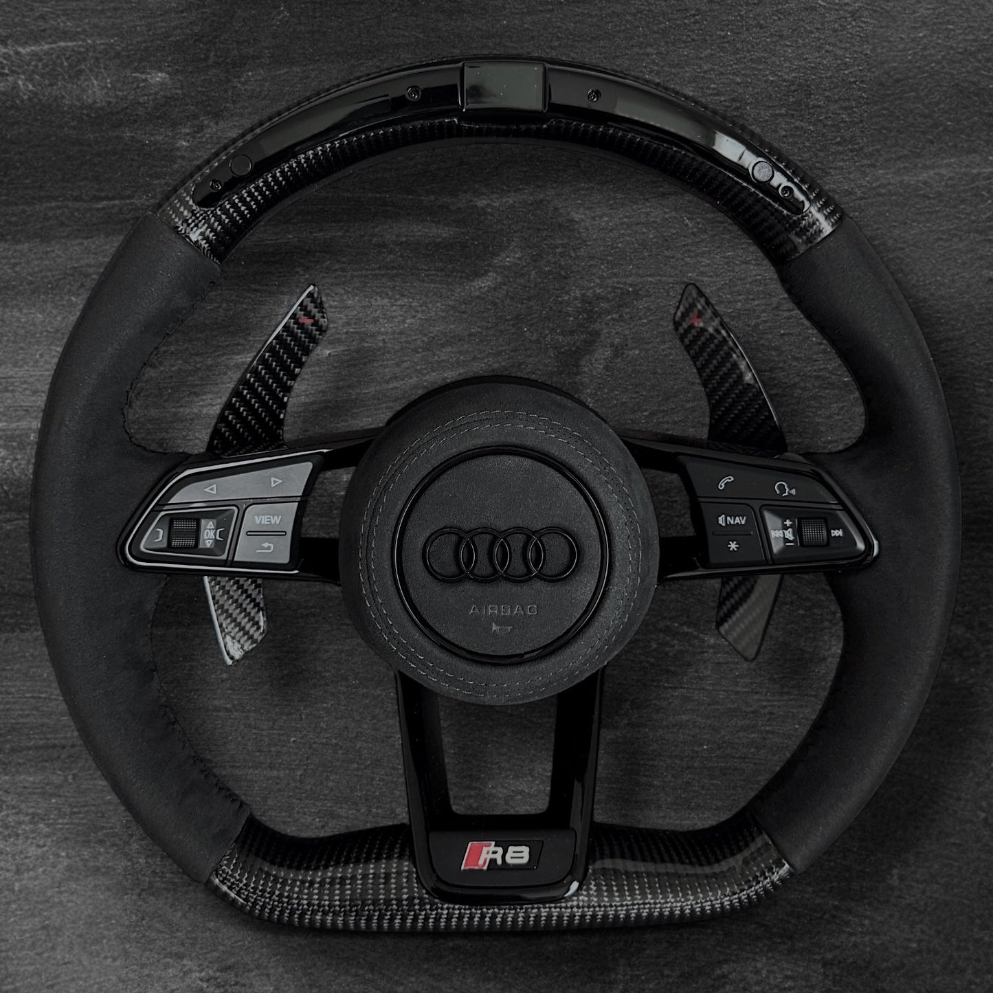 Audi R8 Carbon/Alcantara Ratt m/ RPM Skjerm & Sorte Detaljer