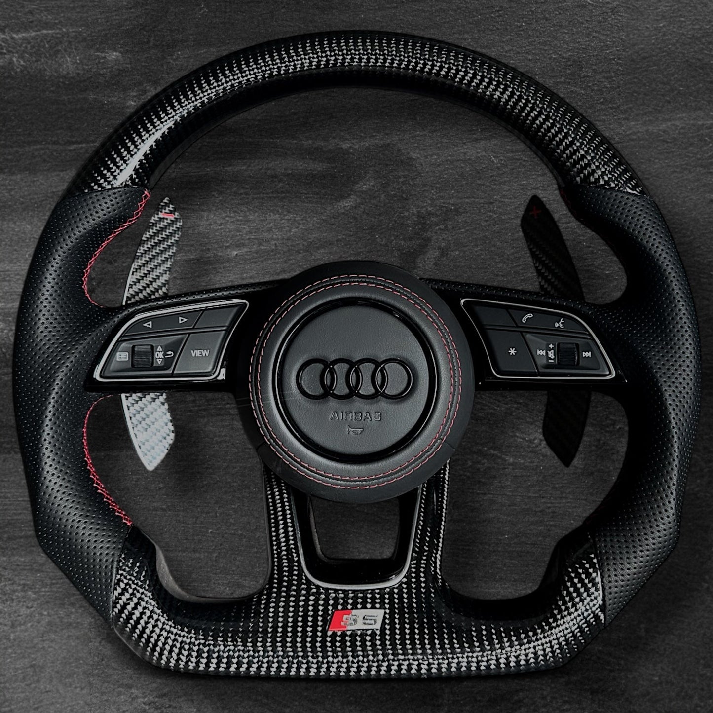Audi RS B9 Carbon/Skinn ratt m/ Rød Detaljer