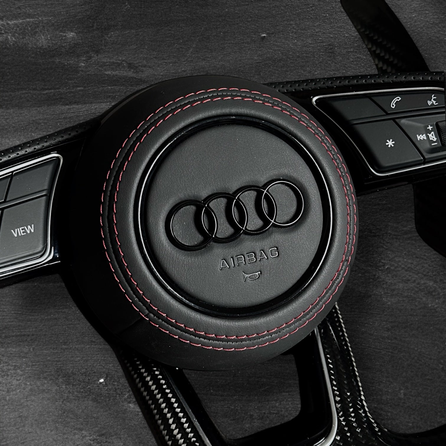 Audi RS B9 Carbon/Skinn ratt m/ Rød Detaljer