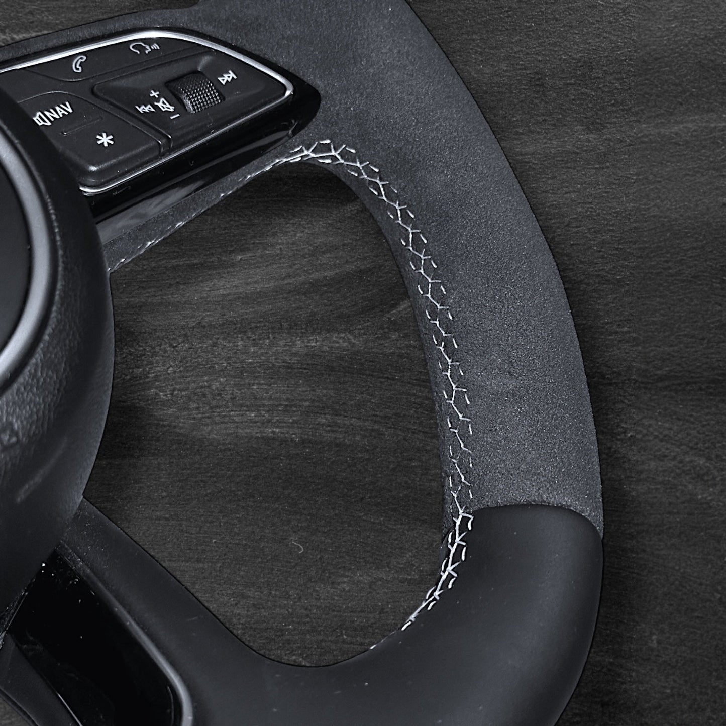 Audi S-Line B9 Nappaskinn / Alcantara Ratt m/ Hvite Detaljer