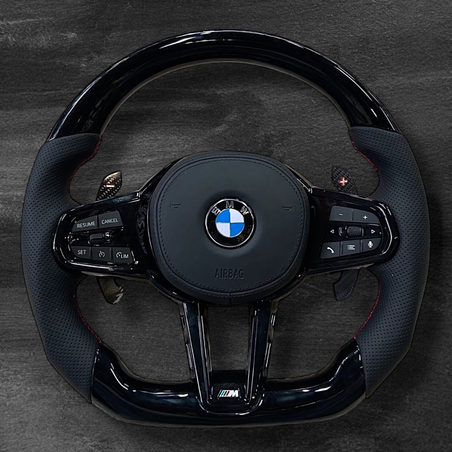 BMW G-Serie Blank Svart / Alcantara Ratt m/ Rød Sømmer