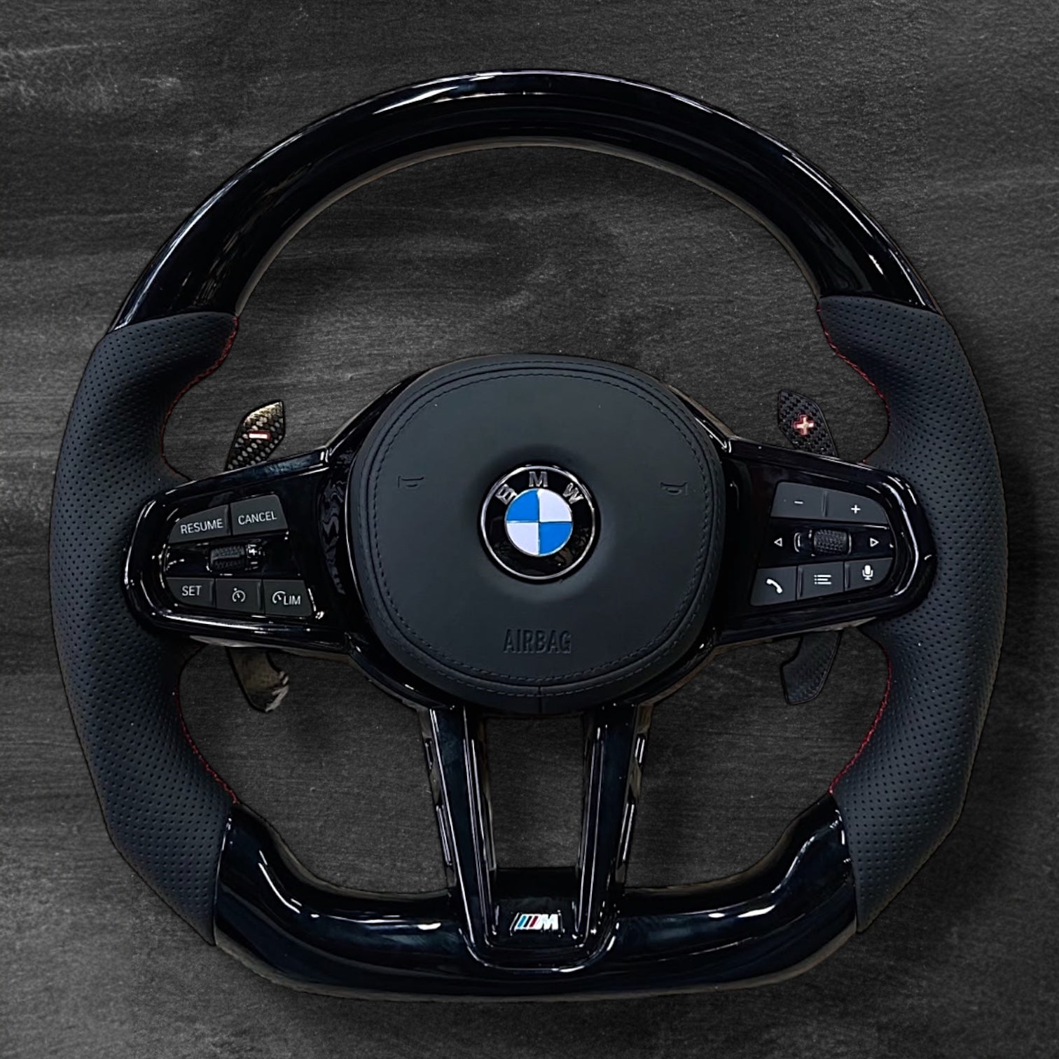 BMW G-Serie Blank Svart / Alcantara Ratt m/ Rød Sømmer