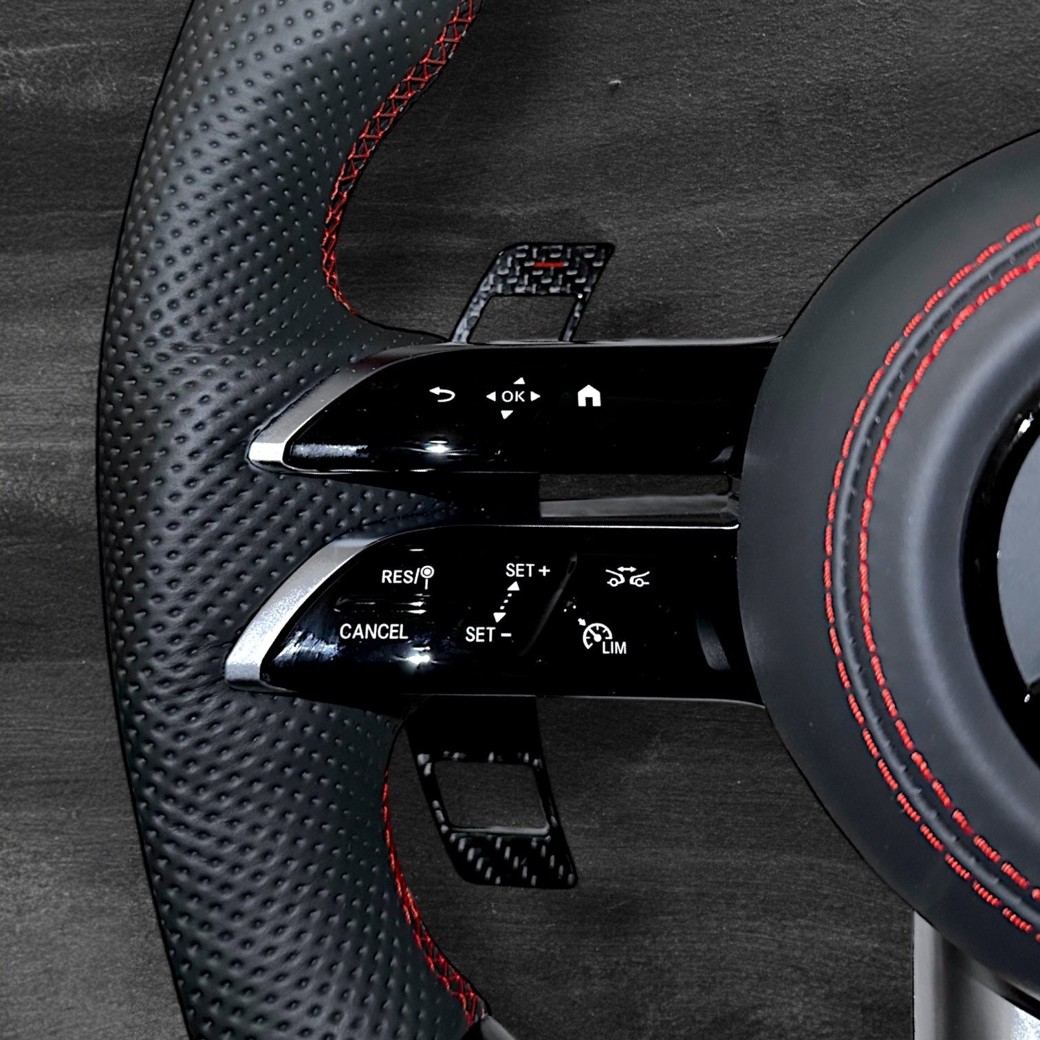 Mercedes AMG Dragonfly Ratt - Carbon & Perforert Skinn m/ LED Skjerm