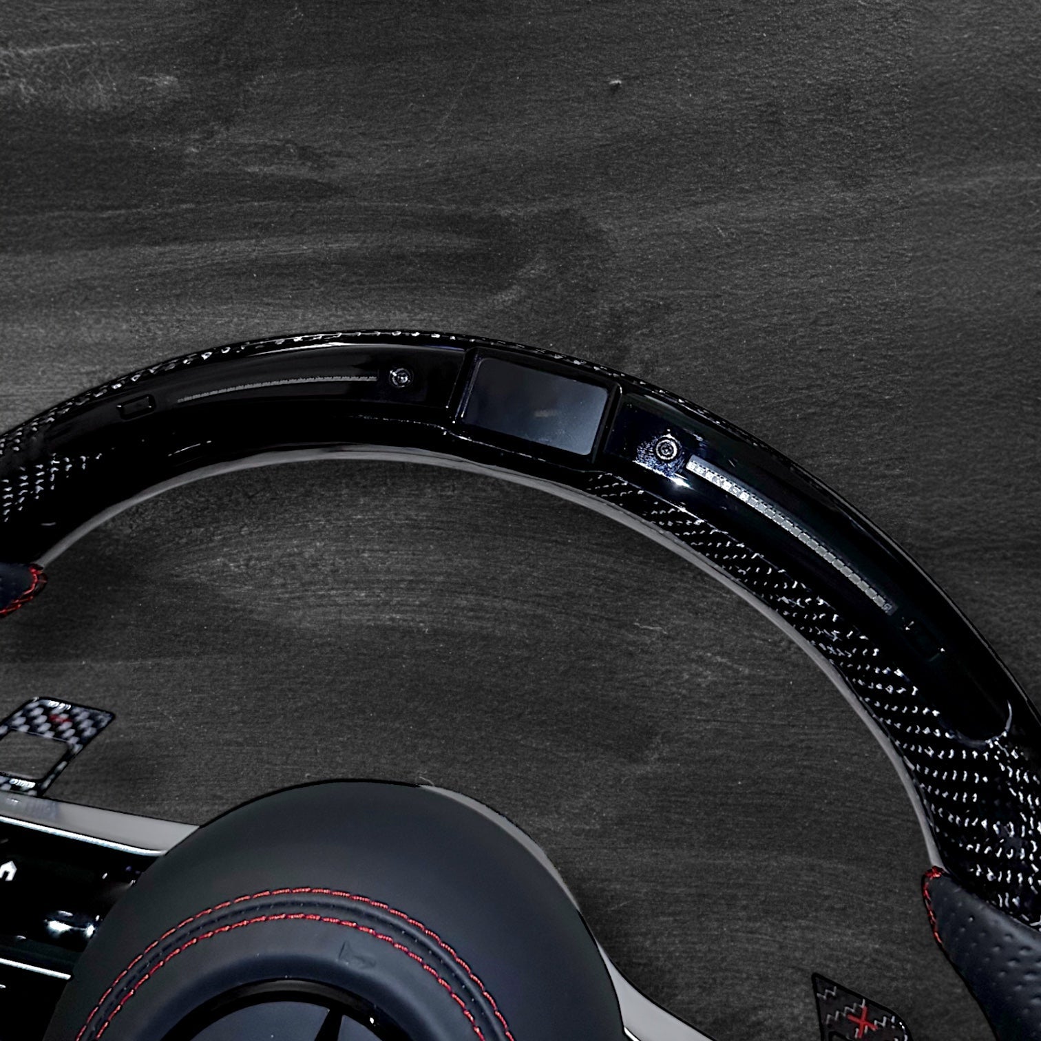 Mercedes AMG Dragonfly Ratt - Carbon & Perforert Skinn m/ LED Skjerm