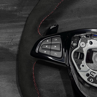 Mercedes AMG Dragonfly-ratt - kolfiber och alcantara med specialdesignad krockkudde och svarta detaljer