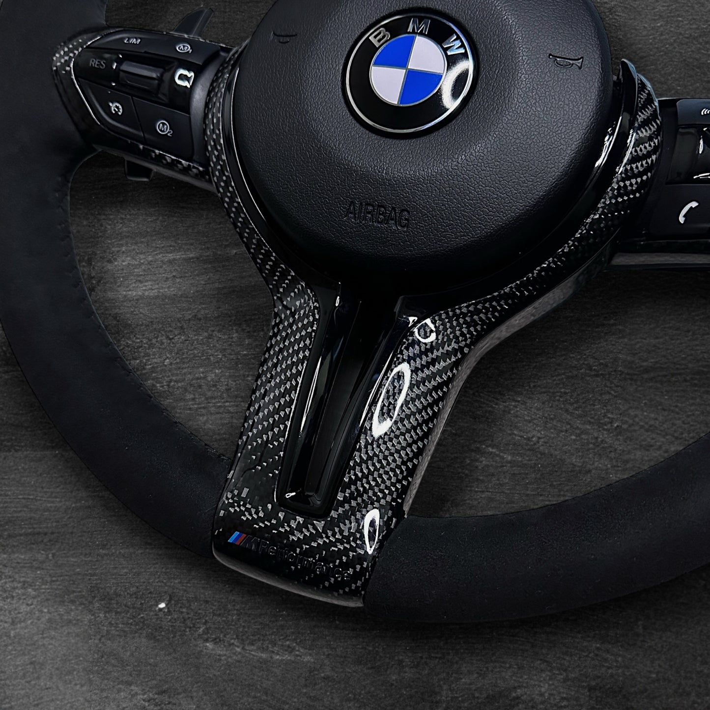 BMW F-Serie Ratt - Alcantara m/ LED Display & Carbon Detaljer