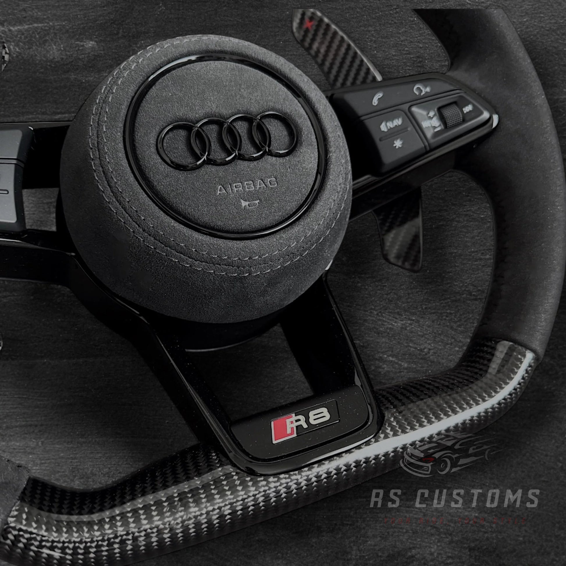 Audi R8 Carbon/Alcantara Ratt m/ RPM Skjerm & Sorte Detaljer