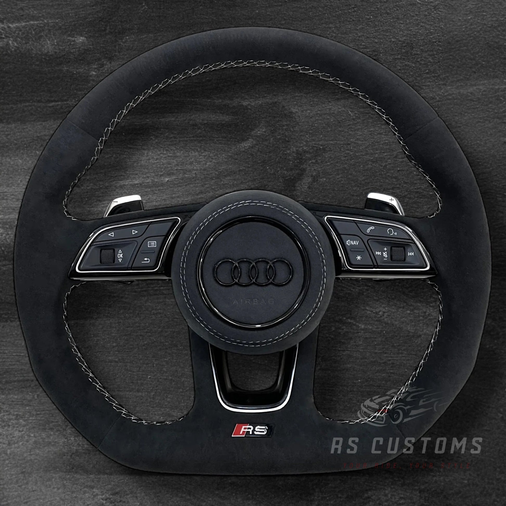 Audi RS B9 Alcantara ratt med sort logo