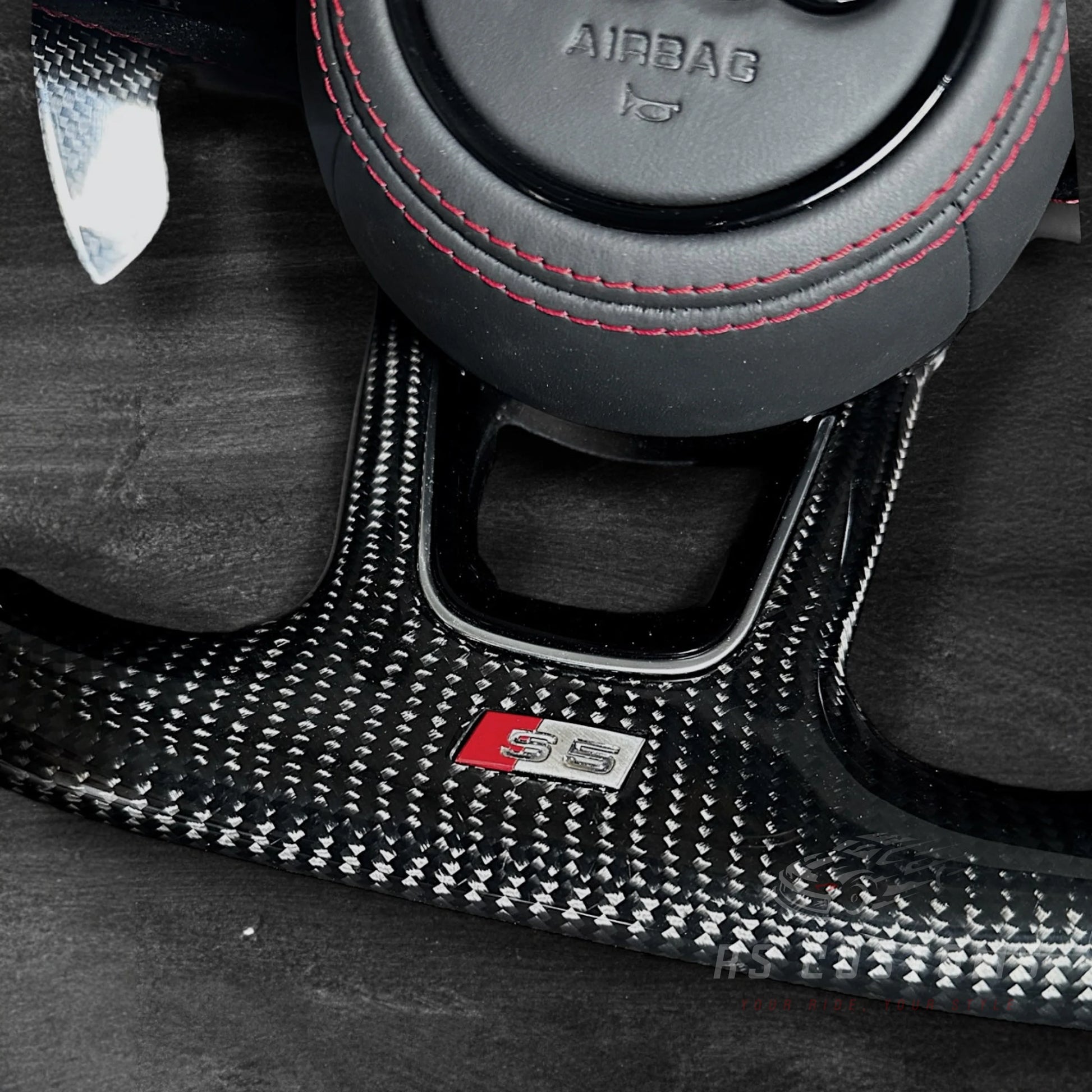 Audi RS B9 Carbon/Skinn ratt m/ Rød Detaljer