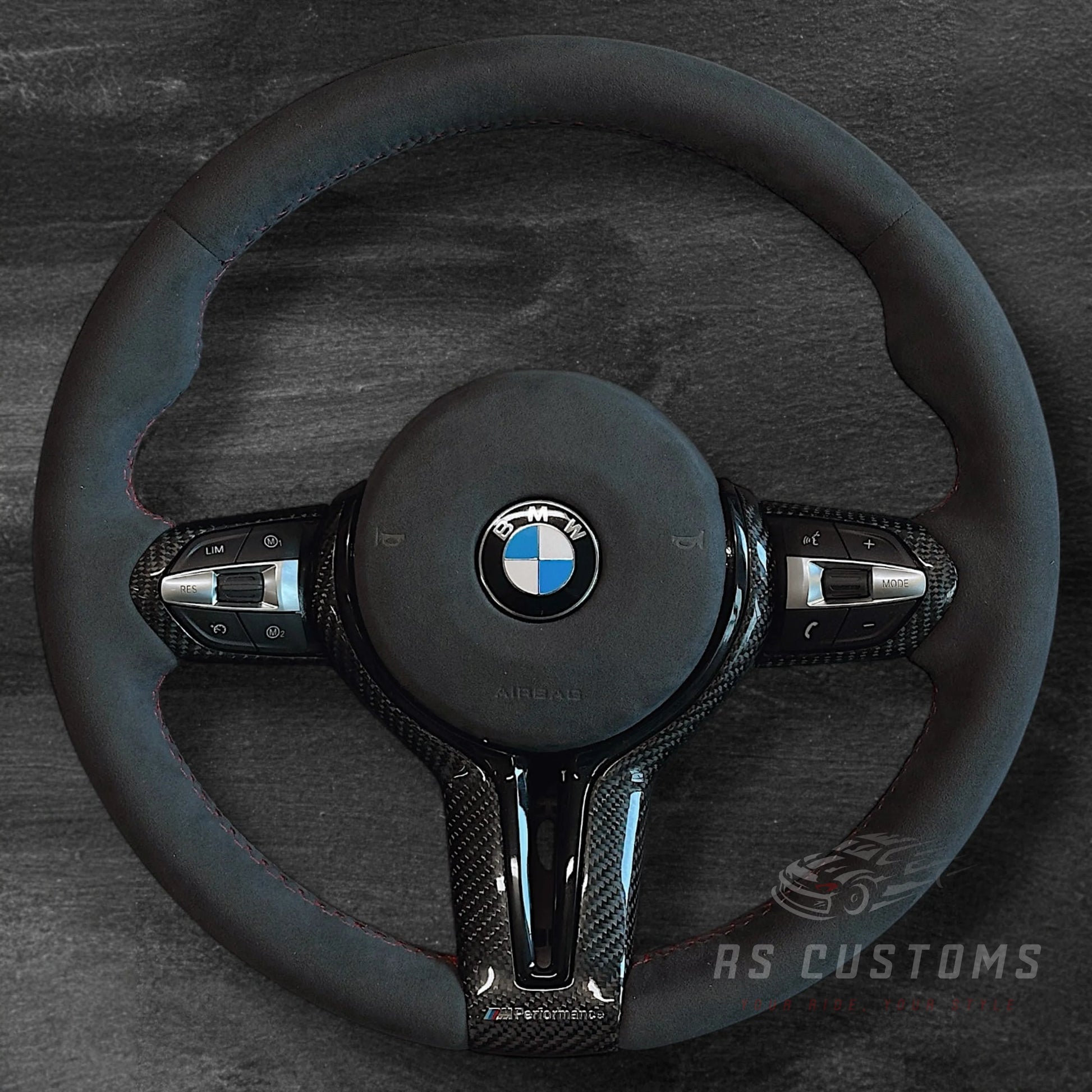 BMW F-Serie Alcantara Ratt m/ Røde Sømmer & Karbon Deksel
