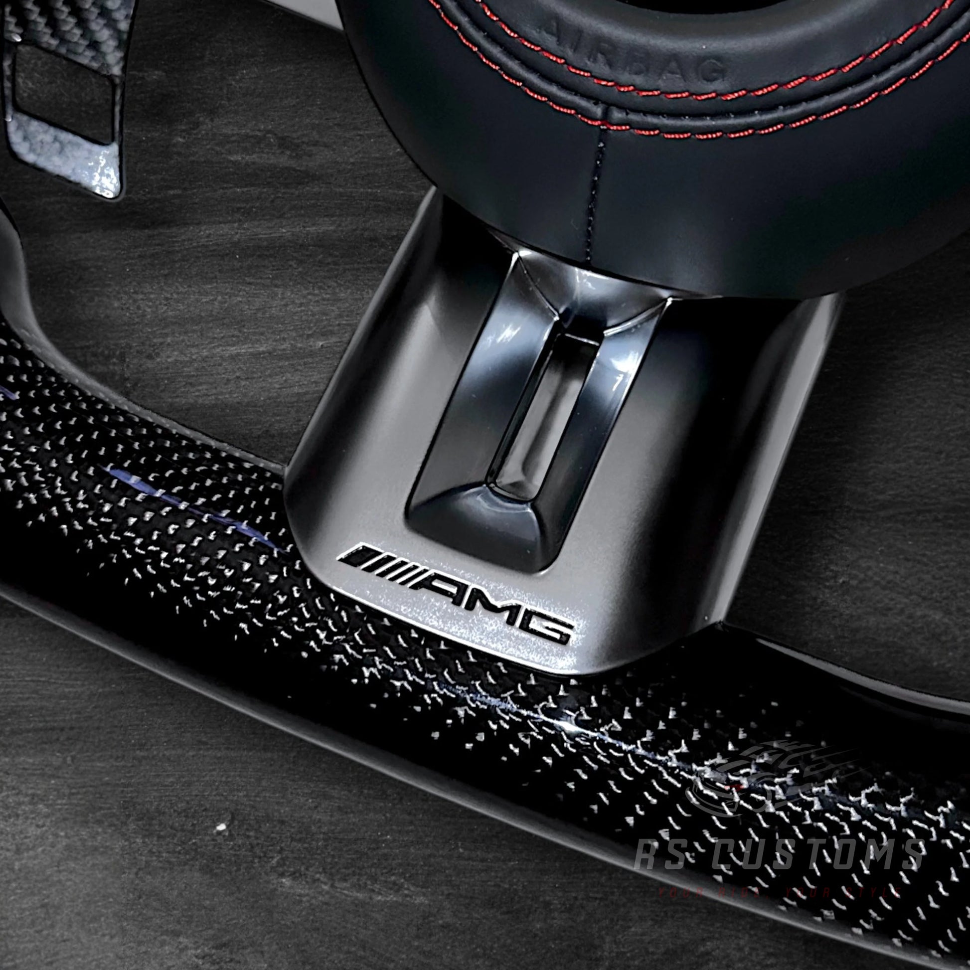 Mercedes AMG Dragonfly Ratt - Carbon & Perforert Skinn m/ LED Skjerm