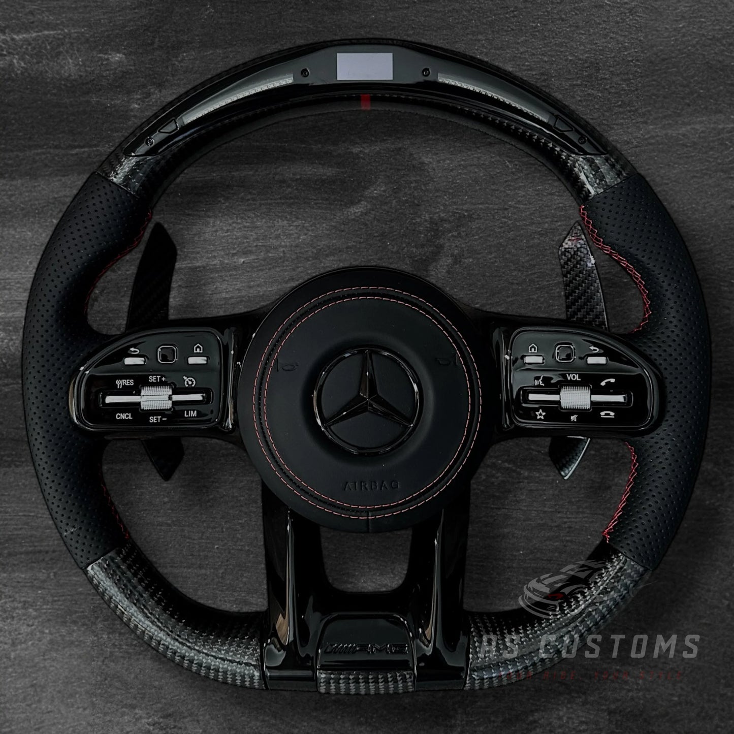 Mercedes AMG Ratt - Carbon & Perforert Skinn m/ LED Display