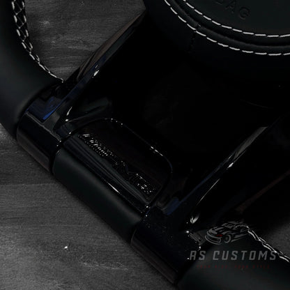 Mercedes AMG Skinn Ratt m/ All-Black Look & Hvite Detaljer