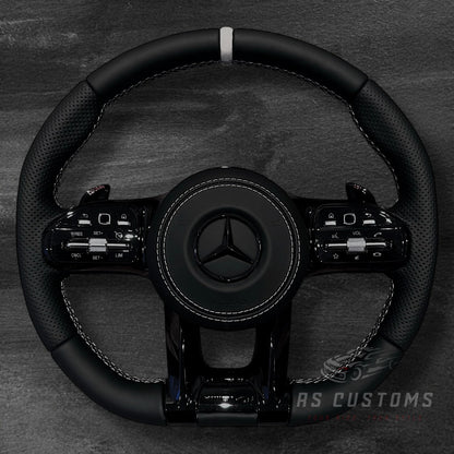 Mercedes AMG Skinn Ratt m/ All-Black Look & Hvite Detaljer