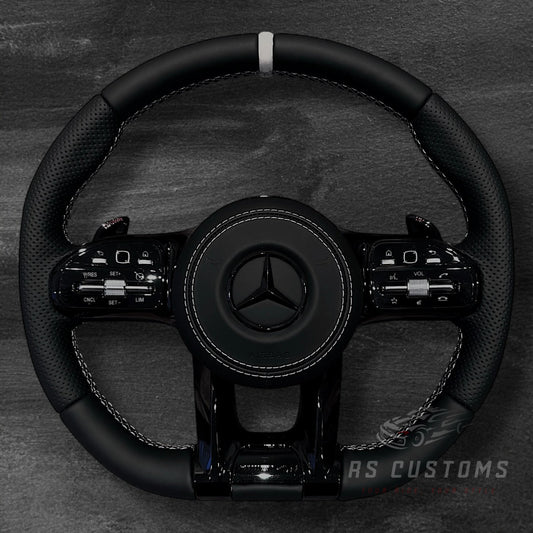 Mercedes AMG Skinn Ratt m/ All-Black Look & Hvite Detaljer