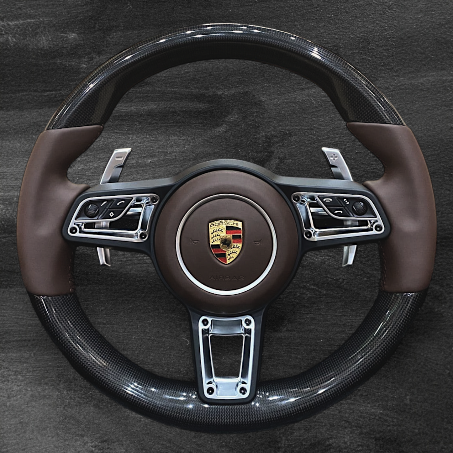 Porsche 2015-2020 Ratt – Plain Carbon Fiber / Brunt Skinn
