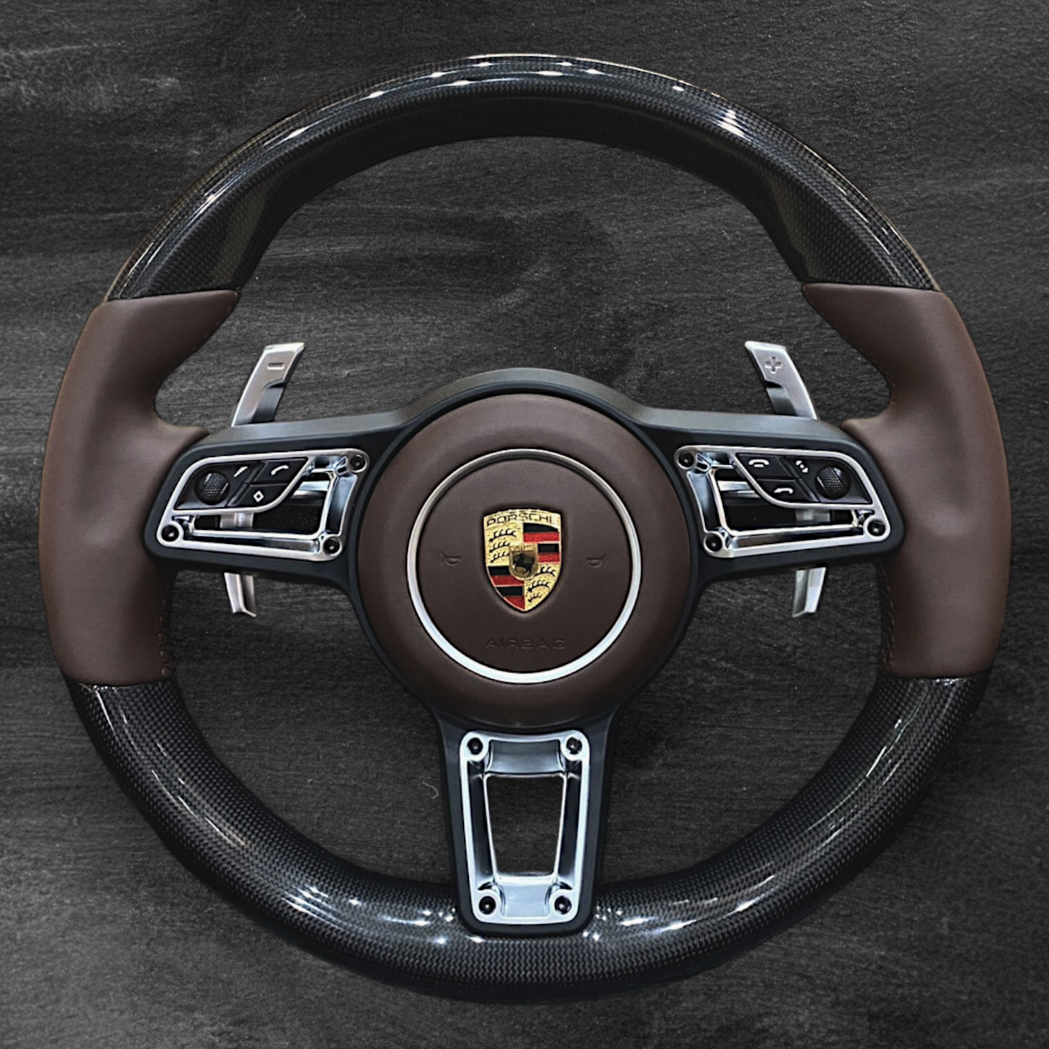Porsche 2015-2020 Ratt – Plain Carbon Fiber / Brunt Skinn