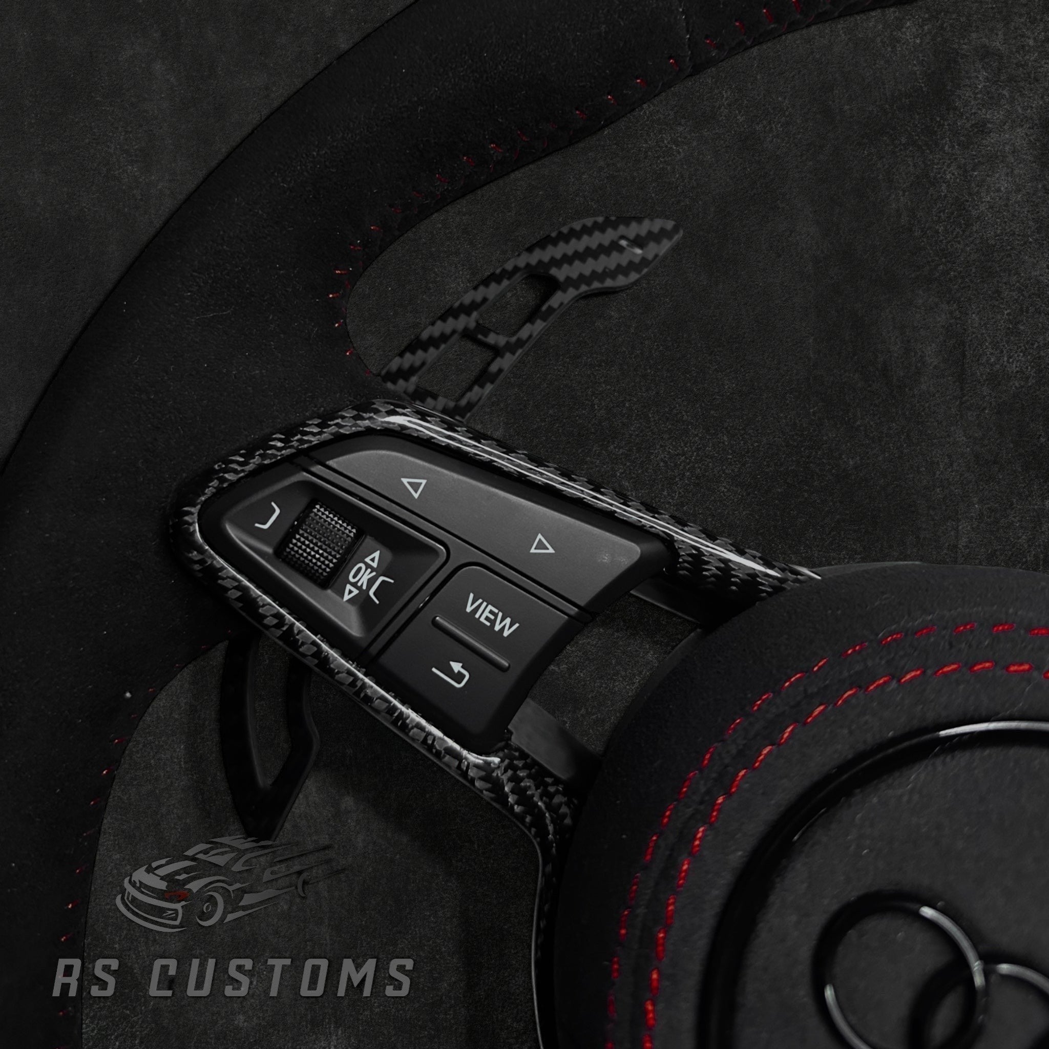 RS Customs Audi R8 and TT custom steering wheel with full Alcantara finish, carbon fiber trim, optional complete airbag, heating and OEM functionality for Audi performance models.