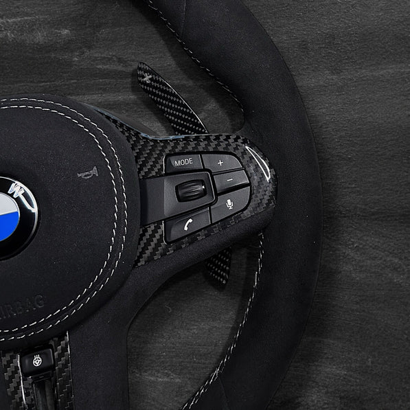 RS Customs BMW G-Series custom steering wheel with full Alcantara finish, carbon fiber details, integrated LED display, optional complete airbag, heating, vibration motor and paddle shifters.