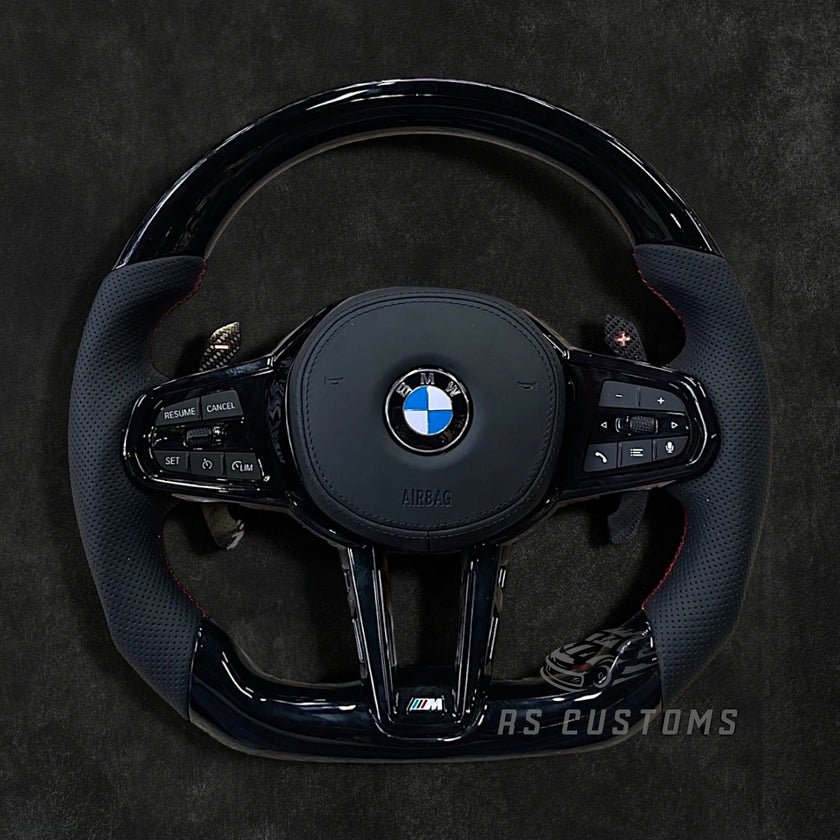 RS Customs BMW G-Series custom steering wheel with Piano Black trim, perforated leather grips, heating, ACC support, HOD sensor, vibration motor, paddle shifters and optional custom airbag.