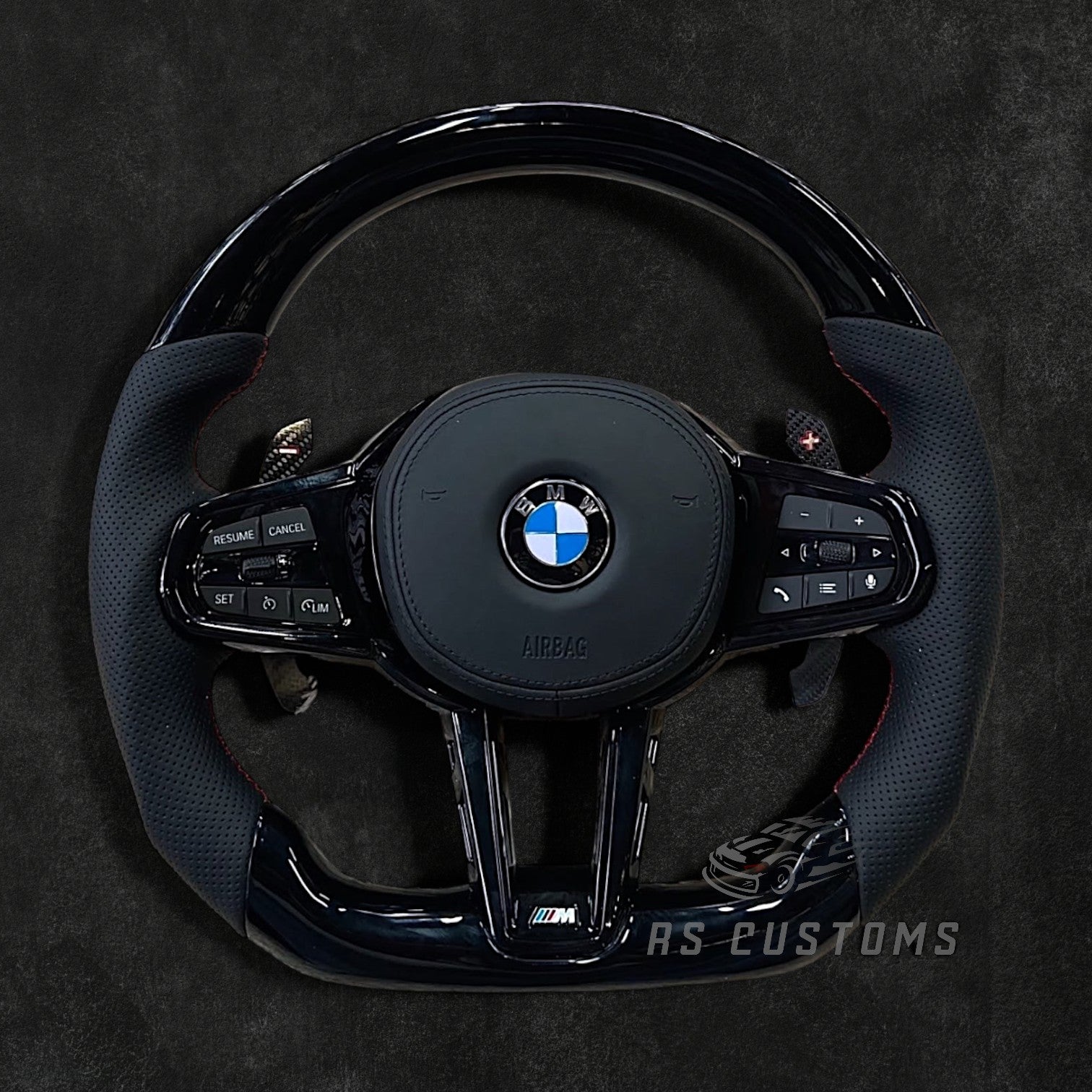 RS Customs BMW G-Series custom steering wheel with Piano Black trim, perforated leather grips, heating, ACC support, HOD sensor, vibration motor, paddle shifters and optional custom airbag.