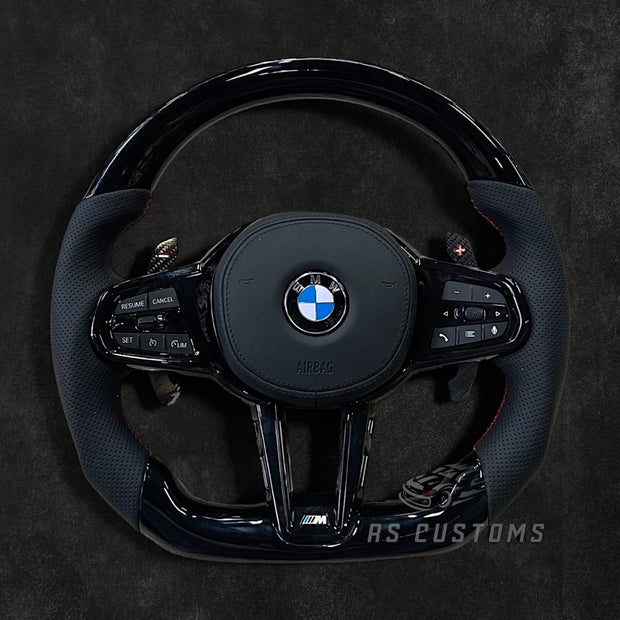 RS Customs BMW G-Series custom steering wheel with Piano Black trim, perforated leather grips, heating, ACC support, HOD sensor, vibration motor, paddle shifters and optional custom airbag.