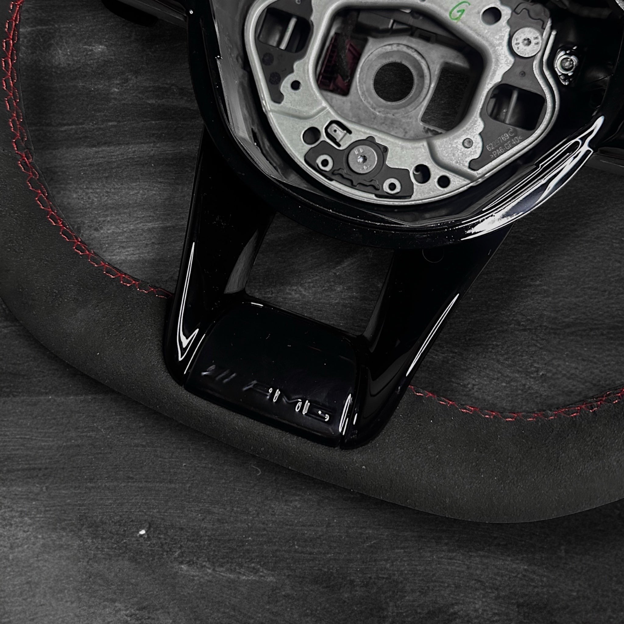 RS Customs Mercedes-AMG custom steering wheel with full Alcantara finish, gloss black trim, multifunction buttons and optional complete airbag assembly for Mercedes-Benz models from 2014+.